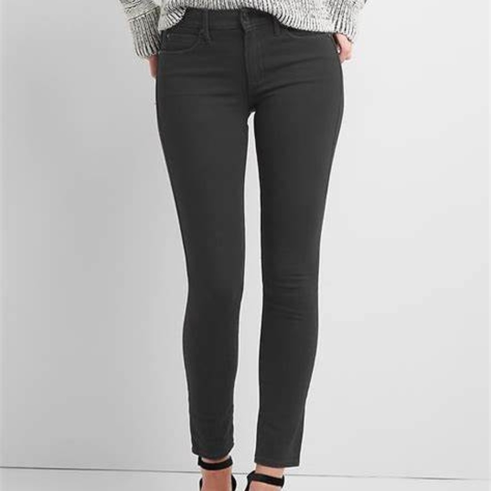 NWT Gap Super Slimming Skinny Faded Black 28 long